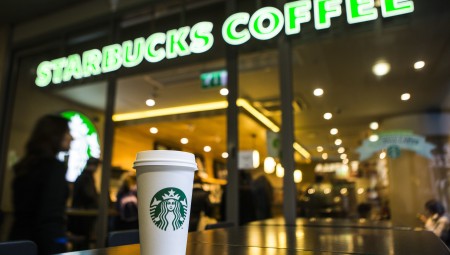 ستاربكس تدرس إغلاق جميع الحمامات في فروعها للحفاظ على السلامة