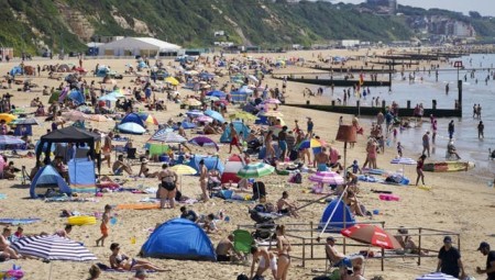 الأرصاد الجوية : بريطانيا ستسجل درجة حرارة تصل إلى 34 درجة مئوية مع نهاية الأسبوع