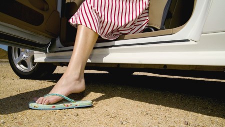 ارتداء حذاء صيفي أثناء القيادة قد يعرضك لغرامات تصل إلى 5 آلاف جنيه إسترليني