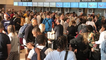 مطار غاتويك لندن يضع خططاً ستتسبب في إلغاء 4000 رحلة جوية وتعطيل آلاف المسافرين