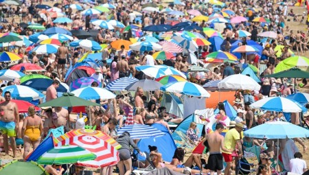 الأرصاد الجوية البريطانية: البلاد ستشهد ارتفاعاً لدرجات الحرارة بعد الأجواء الماطرة