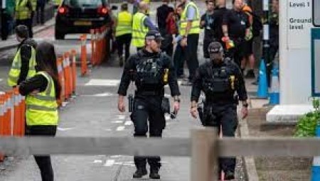 تواجد أمني مكثف في مطار جاتويك والشرطة تتعامل مع حادث دون التطرق لتفاصيله