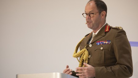 فيديو: قائد الجيش البريطاني يقارن التهديد الروسي بالتهديد الذي شكلته ألمانيا النازية على أوروبا منذ 80 عاما