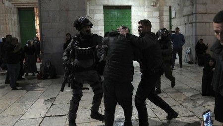 جوناثان كوك: بي بي سي اختارت الوقوف مع الظالم في تعاطيها مع القضية الفلسطينية