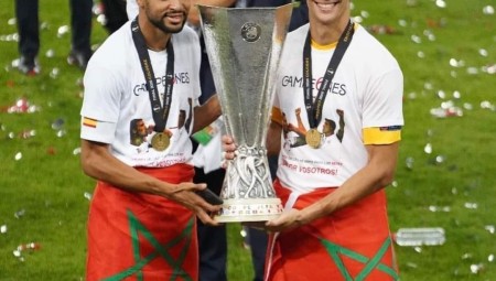 يوروبا ليغ.. مغربيان يسهمان في فوز إشبيلية باللقب الأوروبي