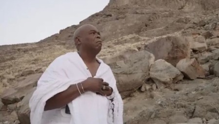 قس جنوب إفريقي : أسلمت بفضل رؤيا وأسلم معي كل الأتباع دفعة واحدة (فيديو)