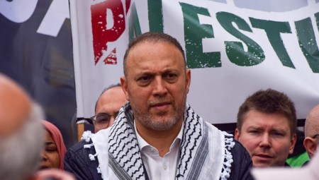إشادات بالأداء الإعلامي للسفير الفلسطيني ببريطانيا