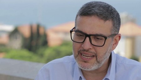 الجراح غسان أبو ستة العائد من غزة إلى بريطانيا يروي أهوال الحرب الوحشية على غزة
