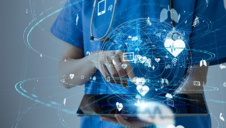 الذكاء الاصطناعي يتابع صحة المرأة بخواتم وأساور متطورة جدا