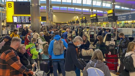 الحكومة تسرّع من عمليات التوظيف في المطارات البريطانية لتجنب تصاعد الفوضى خلال الصيف