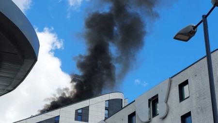 بريطانيا.. أكثر من 80 رجل إطفاء يتصدون لحريق ضخم ببرج في لندن