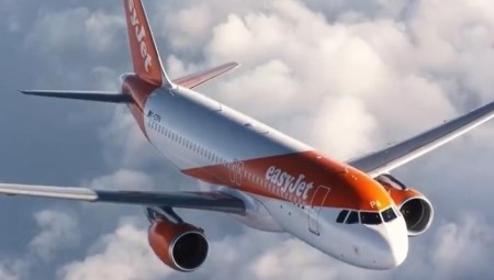 فيديو: طائرة حربية تعترض رحلة إيزي جت بعد الإبلاغ عن وجود قنبلة