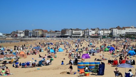 بريطانيا ستشهد ارتفاعاً في درجات الحرارة لتصل حتى 35 درجة مئوية في منتصف يوليو الحالي