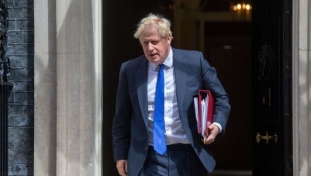 عاجل: بوريس جونسون يوافق على الاستقالة