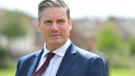 زعيم حزب العمال يحتفل بنهاية عهد بوريس جونسون