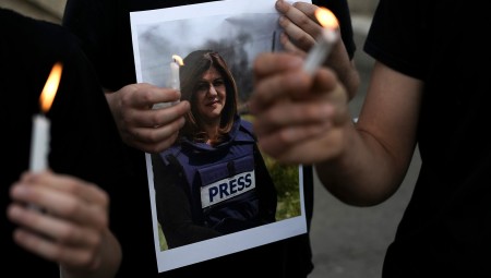 محامو شيرين أبو عاقلة يطالبون بالحصول على الرصاصة التي قتلتها لتقييم الأدلة بشكل مستقل