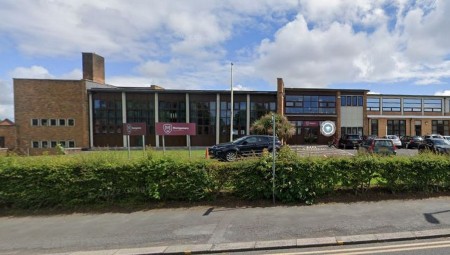 أم بريطانية تواجه تهديدات بالتغريم والسجن بسبب تغيب ابنتها المتكرر عن المدرسة