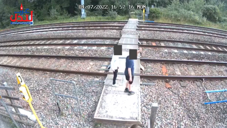 فيديو: أطفال يتراقصون فوق سكة الحديد في أوكسفوردشاير لحظة مرور قطار بالقرب منهم