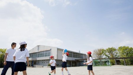 أكثر من 20 مدرسة بريطانية تغلق أبوابها بسبب موجة الحر التي تجتاح البلاد