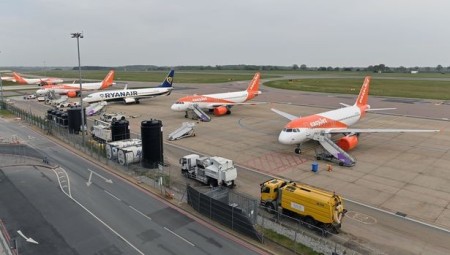 بريطانيا... مطار لوتون يلغي جميع الرحلات بسبب موجة الحر