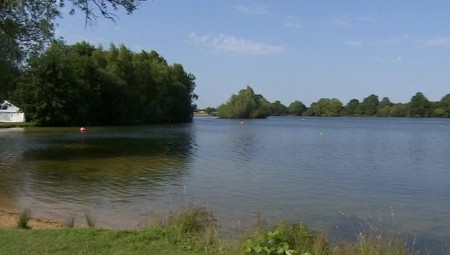 بريطانيا: وفاة شاب في منتزه كوتسوولد المائي... وموجة الحر قد تكون السبب 