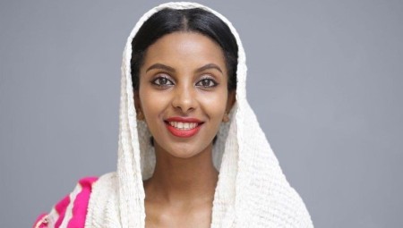 ملكة جمال أثيوبية تروي قصة لجوئها المروعة إلى بريطانيا عبر القنال