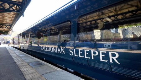 بريطاني ينام ليلة في قطار مغادر إلى لندن… ويستيقظ ليجد أنه لم يغادر غلاسكو من الأساس