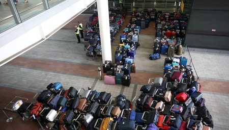 تحذيرات من استمرار فوضى الأمتعة في المطارات البريطانية لعدة أشهر
