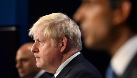 جونسون يفشل في تقديم تفاصيل إضافية حول طبيعة لقائه بعميل روسي سابق