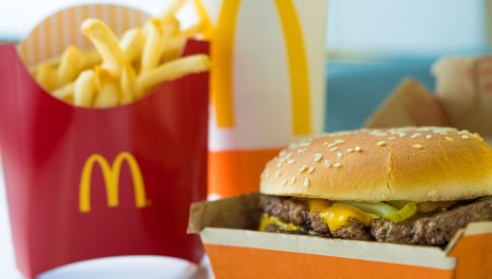بريطانيا... ماكدونالدز ترفع تسعيرة قوائم الطعام لأول مرة منذ 14 عامًا والسبب ارتفاع التضخم