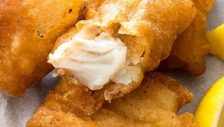 طفل في الرابعة يتعرض للتسمم بعد تناوله طعاما يحتوي على الديدان في أحد مساكن اللاجئين