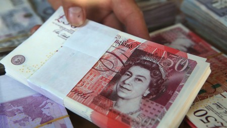 مدير شركة بريطانية يعلن زيادة بنسبة 12% على رواتب موظفيه للتخفيف من وطأة التضخم