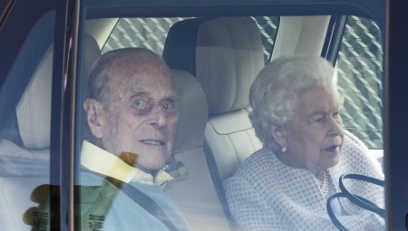 العائلة الملكية البريطانية تنشر قصيدة في الذكرى الأولى لوفاة الأمير فيليب