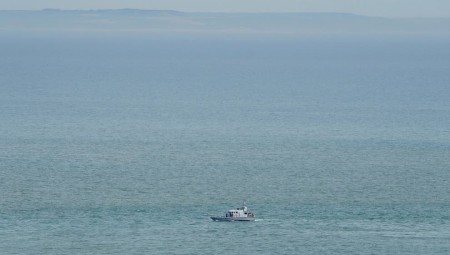 بريطانيا تسجل أعلى إجمالي شهري لأعداد مهاجري القنال منذ عام