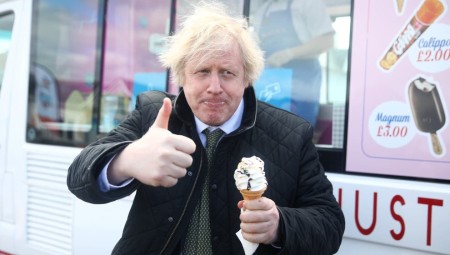 بينما يتم انتخاب رئيس وزراء بريطاني جديد… بوريس جونسون يذهب في عطلة صيفية