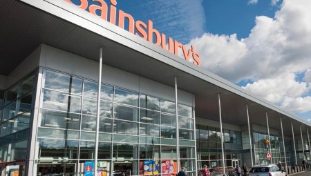 متاجر Sainsbury's تحظر بريطانيا من دخول فروعها مدى الحياة لهذا السبب