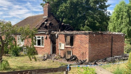 الشرطة البريطانية تعثر على جثة رجل في منزل تعرض لانفجار في لينكولنشاير