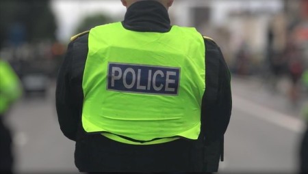 الشرطة البريطانية تقتل كلبًا بعد أن هاجم مراهقة وسائق توصيل في شارع روتشديل