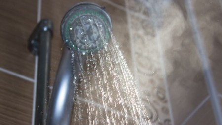 شركات المياه البريطانية تدعو مستخدميها للإقلاع عن الاستحمام وتعلم أغنية مدتها 4 دقائق