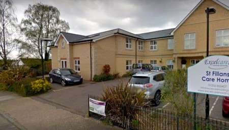 فصل ممرض أعطى مريضا يعاني من ورم في الدماغ السكر والماء عوضا عن المورفين