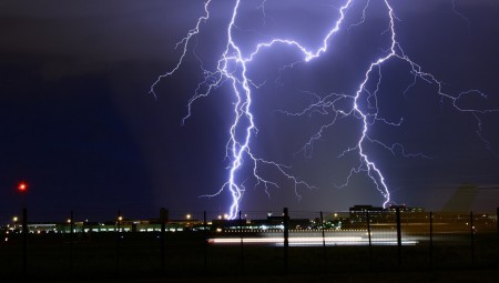 بريطانيا تشهد اليوم الأخير من موجة الحر وتستعد لهبوب العواصف الرعدية