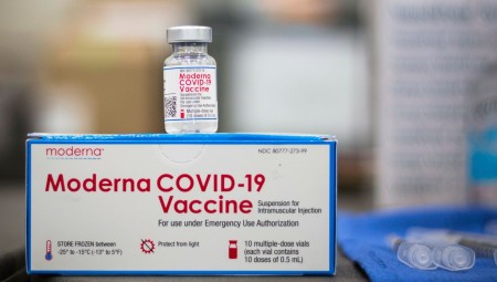 بريطانيا أول دولة توافق على لقاح مضاد لـ أوميكرون المتحور من سلالة كورونا