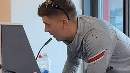 بريطاني يتسلل إلى مكبرات الصوت ويعلن عن تأخيرات كاذبة في أحد مطارات اليونان