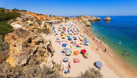 دول أوروبية تعلن عن موعد دخول قوانين الرسوم الجديدة على السياح البريطانيين حيز التنفيذ