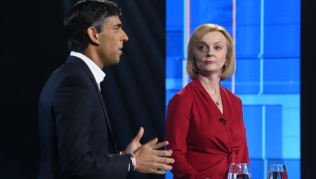 استطلاع رأي: ليز تراس ستفوز على منافسها وزير الخزانة المستقيل ريشي سوناك