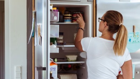 وكالة الأمن الصحي تحذر من فصل الكهرباء عن الثلاجات لتوفير المال