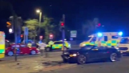 الشرطة البريطانية تبحث عن رجلين دهسا طفلة بحادثة اصطدام سيارتيهما ولاذا بالفرار