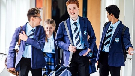 قانون توفير زي مدرسي موحد بأسعار معقولة يدخل حيز التنفيذ في سبتمبر