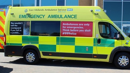 (فيديو) بريطانية تهاجم وزير الصحة وتتهم الحكومة بتجاهل مشكلة تأخر وصول فرق الإسعاف