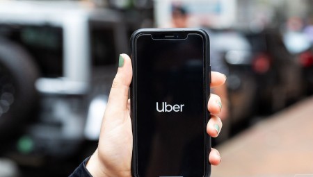 Uber تطلق خدمة تتيح استئجار سيارة بشكل فوري